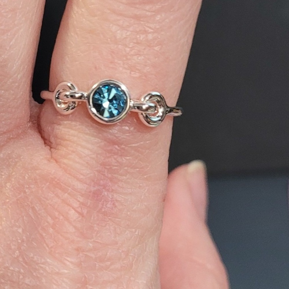 Silver Tone Blue Crystal Bezel Knot Accent Stacking Ring Size 8.5